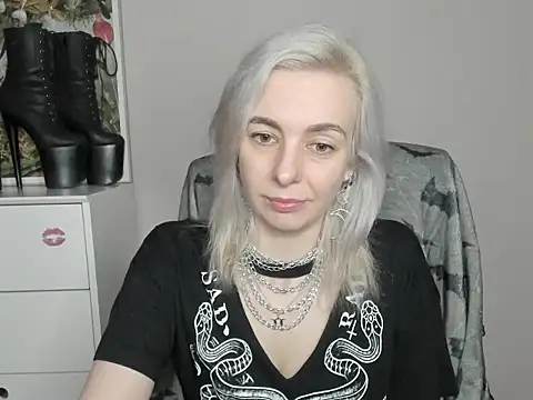 Snapshot of velvetanne chatting on 06/19/26, 06:30 velvetanne online show from 06/19/26, 06:30