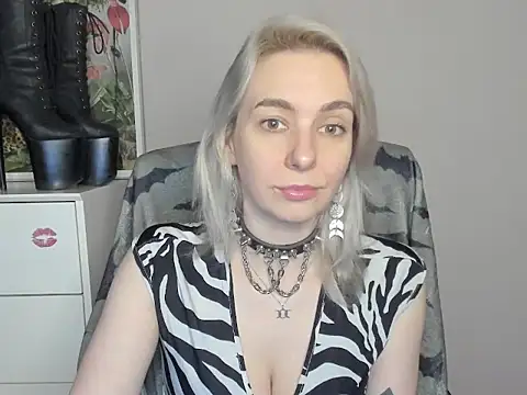 Snapshot of velvetanne chatting on 06/10/26, 06:58 velvetanne online show from 06/10/26, 06:58