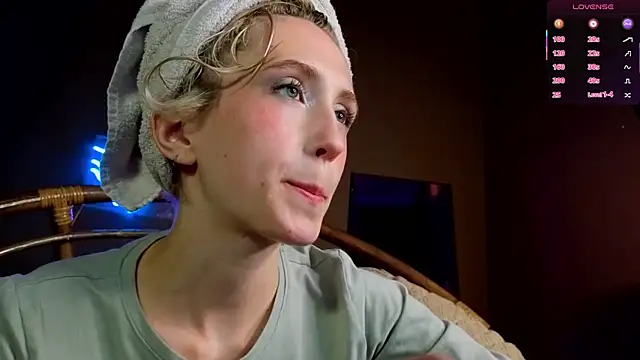 Snapshot of Elen__Moore chatting on 07/16/26, 06:21 Elen Moore online show from 07/16/26, 06:21