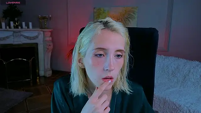 Snapshot of Elen__Moore chatting on 06/25/26, 05:12 Elen Moore online show from 06/25/26, 05:12