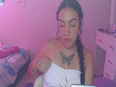 Snapshot of laila_silk chatting on 05/22/26, 08:51 laila silk online show from 05/22/26, 08:51