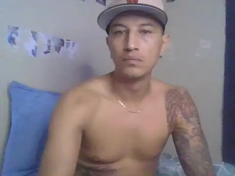 Snapshot of Andreesr chatting on 06/30/26, 01:44 Andreesr online show from 06/30/26, 01:44