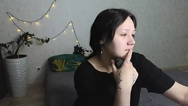 Snapshot of Tori_cute chatting on 05/25/26, 12:10 Tori cute online show from 05/25/26, 12:10