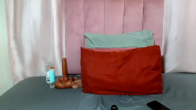 Snapshot of Tianaah chatting on 07/10/26, 02:39 Tianaah online show from 07/10/26, 02:39
