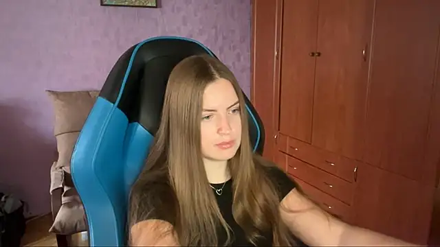 Snapshot of SilkSinner_ chatting on 05/29/26, 10:10 SilkSinner online show from 05/29/26, 10:10