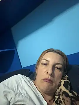 Hot-Milf4U online show from 06/11/26, 07:00
