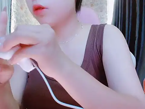 Julie Ulie online show from 06/07/26, 04:39