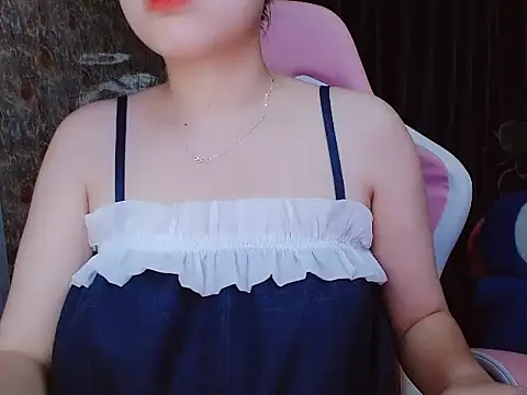 Julie Ulie online show from 06/05/26, 12:33