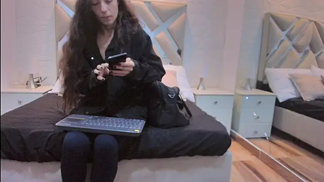 Snapshot of valentinasu chatting on 06/01/26, 11:32 valentinasu online show from 06/01/26, 11:32