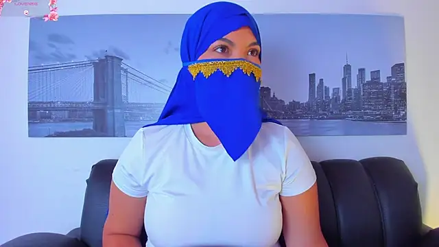 Amira 002 online show from 05/22/26, 01:20