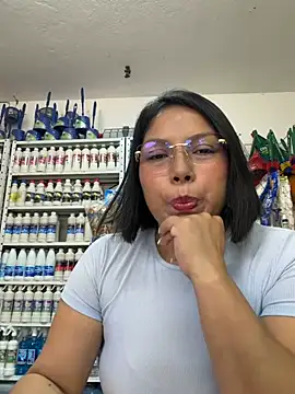 Snapshot of ISABELLA__LUNA chatting on 06/17/26, 01:32 ISABELLA LUNA online show from 06/17/26, 01:32