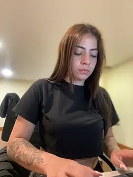 Hanna Cruz  online show from 06/30/26, 04:29
