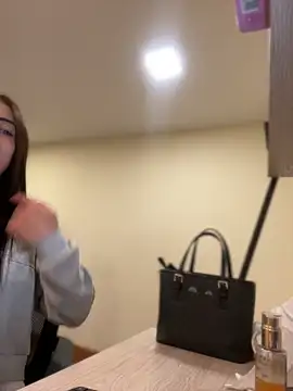 Hanna Cruz  online show from 06/26/26, 01:28