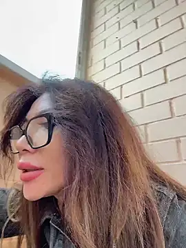 JessicaNichols  online show from 06/17/26, 09:52