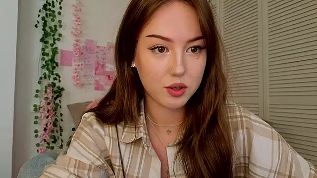 Snapshot of silver_grl chatting on 06/17/26, 01:27 silver grl online show from 06/17/26, 01:27