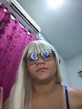 AuraRios online show from 05/26/26, 04:21