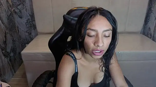 Adarasuri v online show from 06/27/26, 03:23