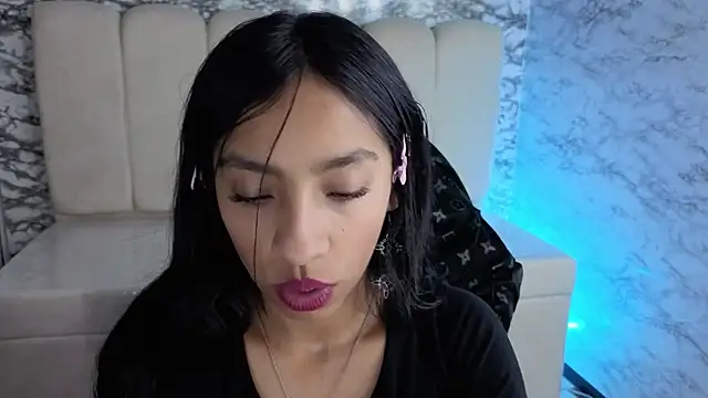 Adarasuri v online show from 06/11/26, 03:03