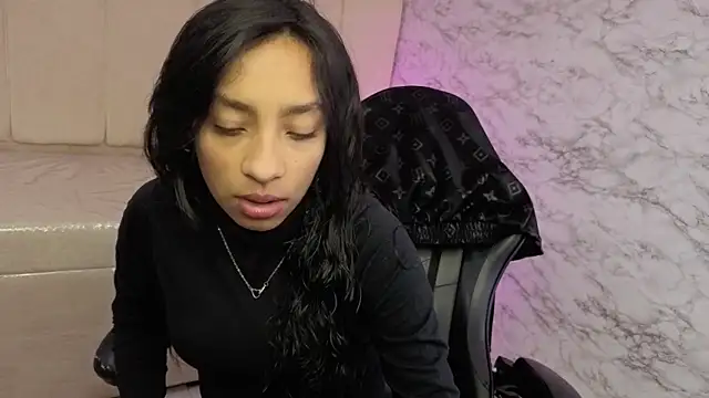 Adarasuri v online show from 06/13/26, 03:04