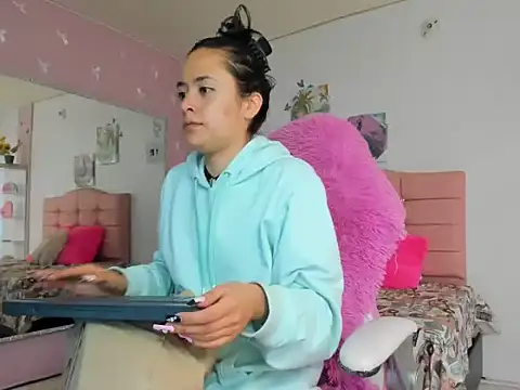 ivyyemerald  online show from 06/03/26, 12:50
