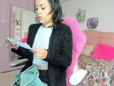ivyyemerald  online show from 05/26/26, 12:03