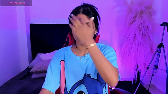 Yara shine22 online show from 05/26/26, 04:49