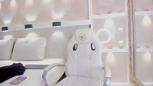 juliana smithh online show from 06/11/26, 03:03
