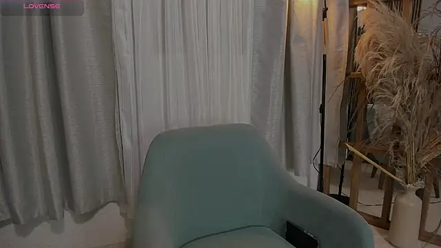 Snapshot of alicia_kiss_ chatting on 07/12/26, 12:17 alicia kiss online show from 07/12/26, 12:17