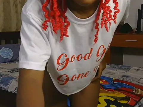Snapshot of -HotMess chatting on 06/08/26, 03:23 -HotMess online show from 06/08/26, 03:23