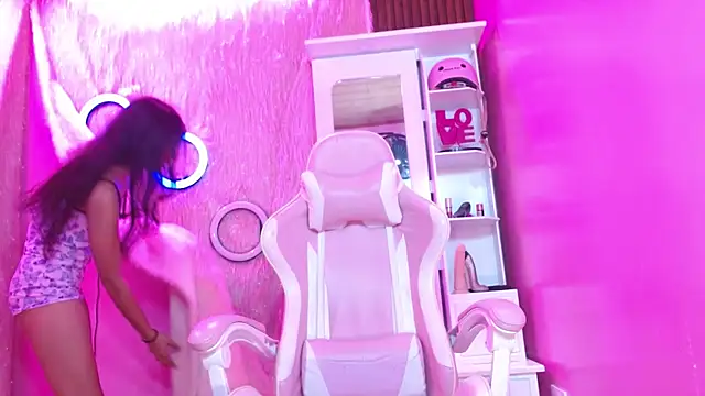 Aurora Gatty online show from 07/08/26, 07:14