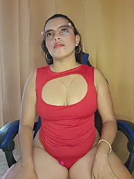 Estrella em online show from 05/26/26, 06:17