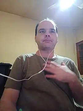 Snapshot of Safado700 chatting on 06/05/26, 03:11 Safado700 online show from 06/05/26, 03:11