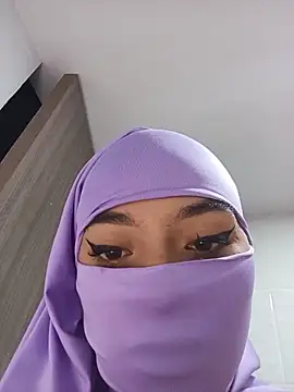 Snapshot of Samira_1 chatting on 06/17/26, 10:08 Samira 1 online show from 06/17/26, 10:08