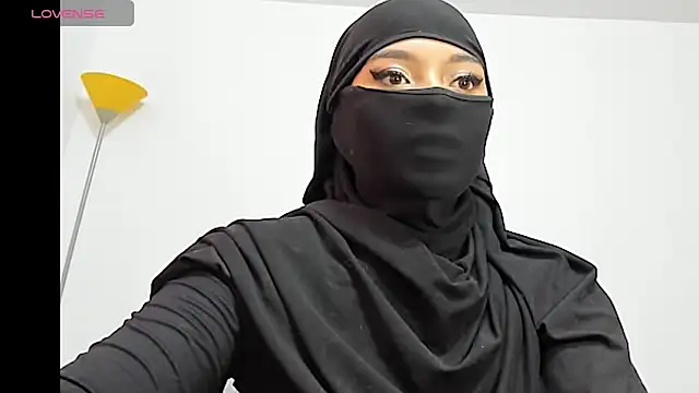 Snapshot of Samira_1 chatting on 05/23/26, 08:19 Samira 1 online show from 05/23/26, 08:19