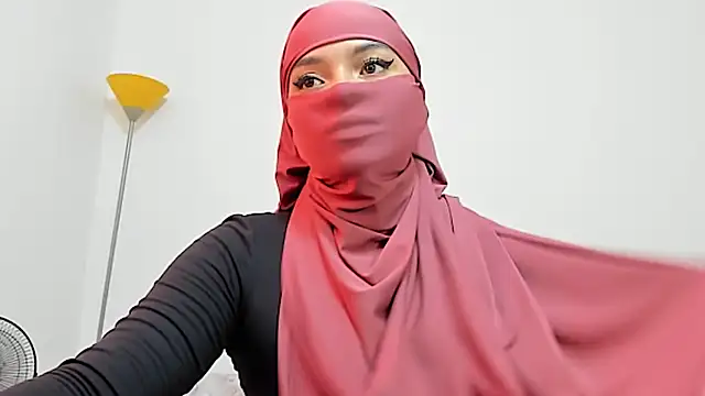 Snapshot of Samira_1 chatting on 05/28/26, 08:26 Samira 1 online show from 05/28/26, 08:26