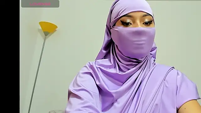 Snapshot of Samira_1 chatting on 05/27/26, 09:33 Samira 1 online show from 05/27/26, 09:33