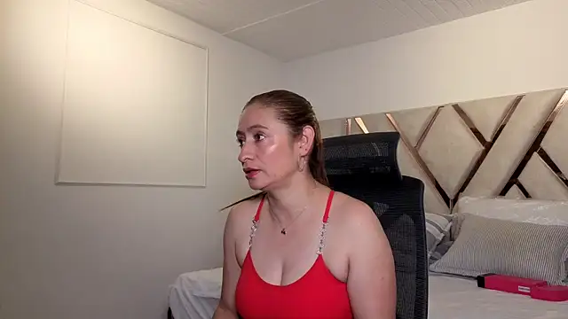 Snapshot of kellygrace_vg chatting on 07/10/26, 03:28 kellygrace vg online show from 07/10/26, 03:28