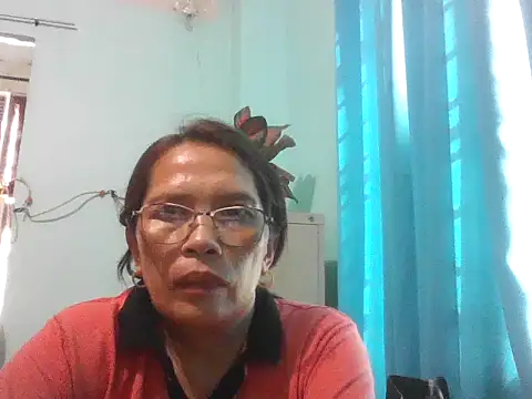 Snapshot of momshe2026 chatting on 05/26/26, 06:22 momshe2026 online show from 05/26/26, 06:22