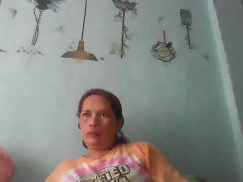 Snapshot of momshe2026 chatting on 06/19/26, 07:47 momshe2026 online show from 06/19/26, 07:47