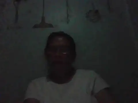 Snapshot of momshe2026 chatting on 06/21/26, 01:17 momshe2026 online show from 06/21/26, 01:17