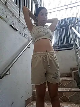 HOTANDSKINNY online show from 05/21/26, 07:33
