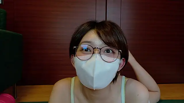 Snapshot of natusummer1919 chatting on 06/05/26, 02:05 natusummer1919 online show from 06/05/26, 02:05