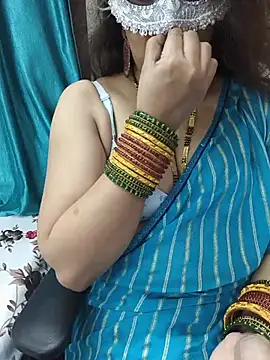 Snapshot of kavyabhabhi chatting on 07/13/26, 04:39 kavyabhabhi online show from 07/13/26, 04:39