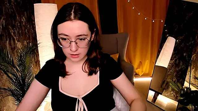 Snapshot of polly_pop_ chatting on 06/30/26, 03:06 polly pop online show from 06/30/26, 03:06