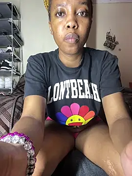 Snapshot of Sweet_Linah1 chatting on 06/25/26, 02:33 Sweet Linah1 online show from 06/25/26, 02:33