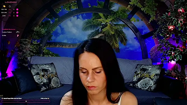 RoxanneBlize online show from 05/25/26, 06:17
