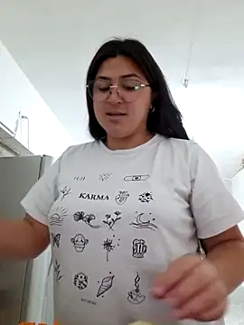 Snapshot of morena95_ chatting on 06/17/26, 02:38 morena95 online show from 06/17/26, 02:38