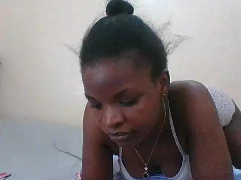 Snapshot of mis-monroe037 chatting on 07/06/26, 10:33 mis-monroe037 online show from 07/06/26, 10:33