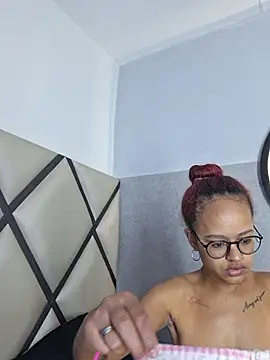 Zoee-Ross online show from 05/27/26, 09:33