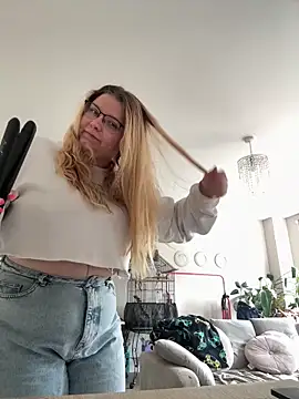 LucieLouBabe online show from 06/15/26, 12:16